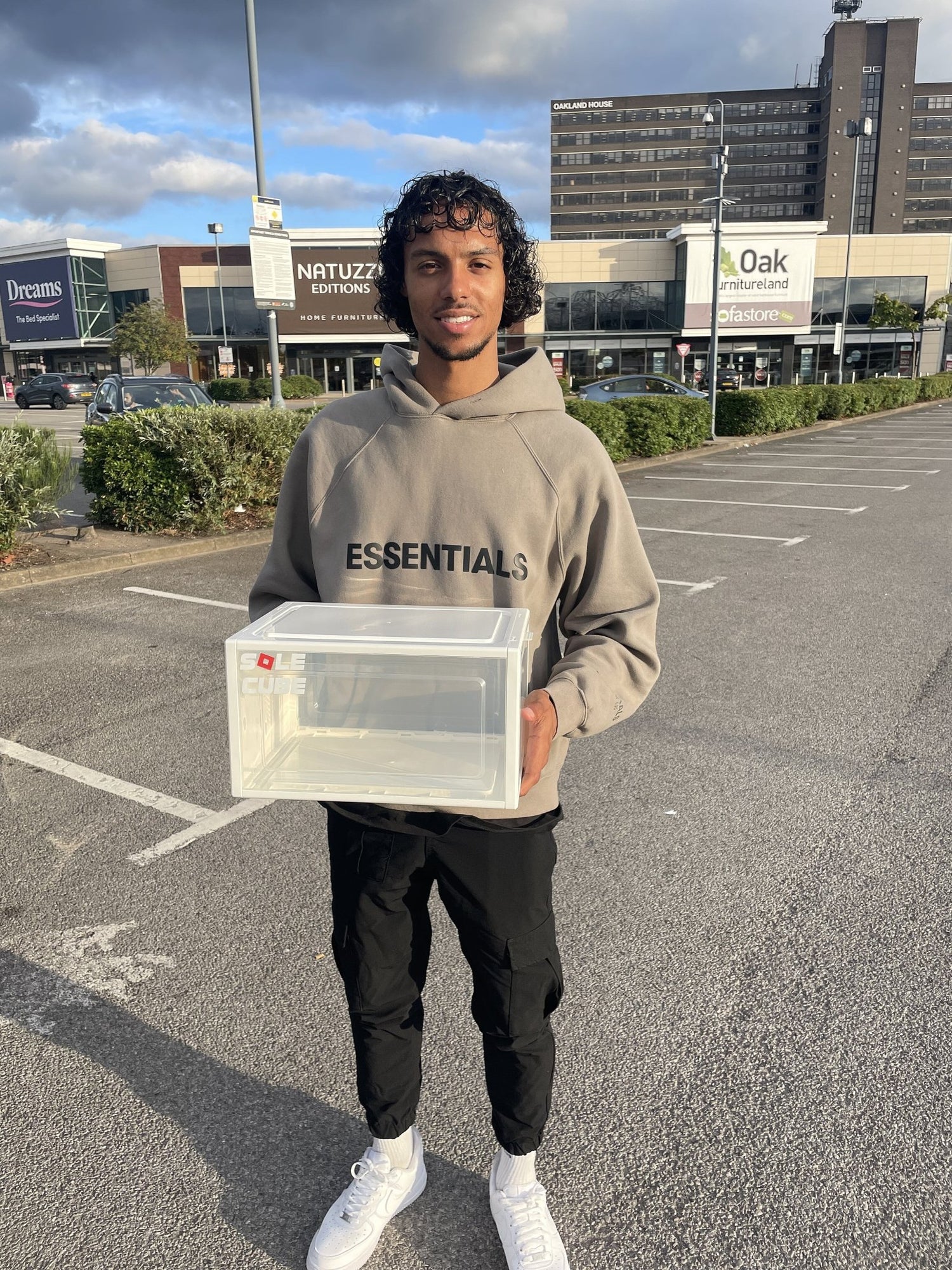The Dmani Mellor Drop Off | Sneaker Storage to a Manchester United Academy Player - SoleCube