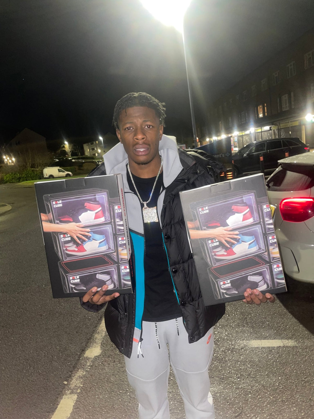 Cmizz Leeds Rapper THE TRIZZY 5STAR DROP OFF! DELIVERING SHOE STORAGE TO BMR RAPPER!